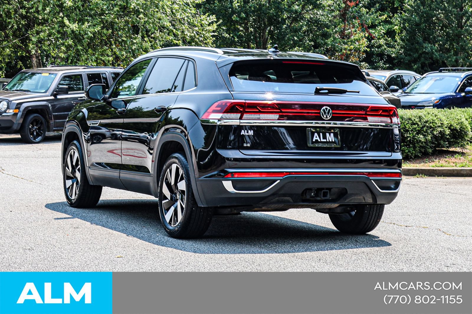 Used 2025 Volkswagen Atlas Cross Sport SE FWD image 8