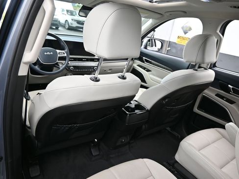 Used 2024 Kia Telluride EX w/ EX Captain's Chair Package image 37