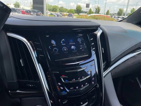 Used 2020 Cadillac Escalade Platinum AWD/4WD image 16