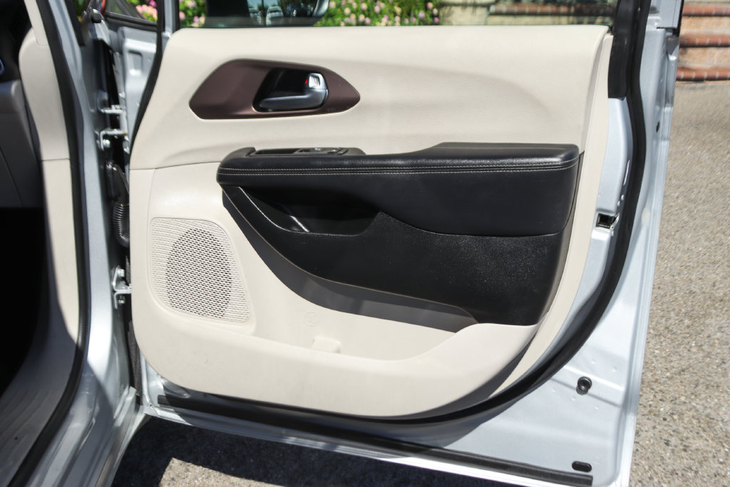 Used 2023 Chrysler Voyager LX FWD image 42