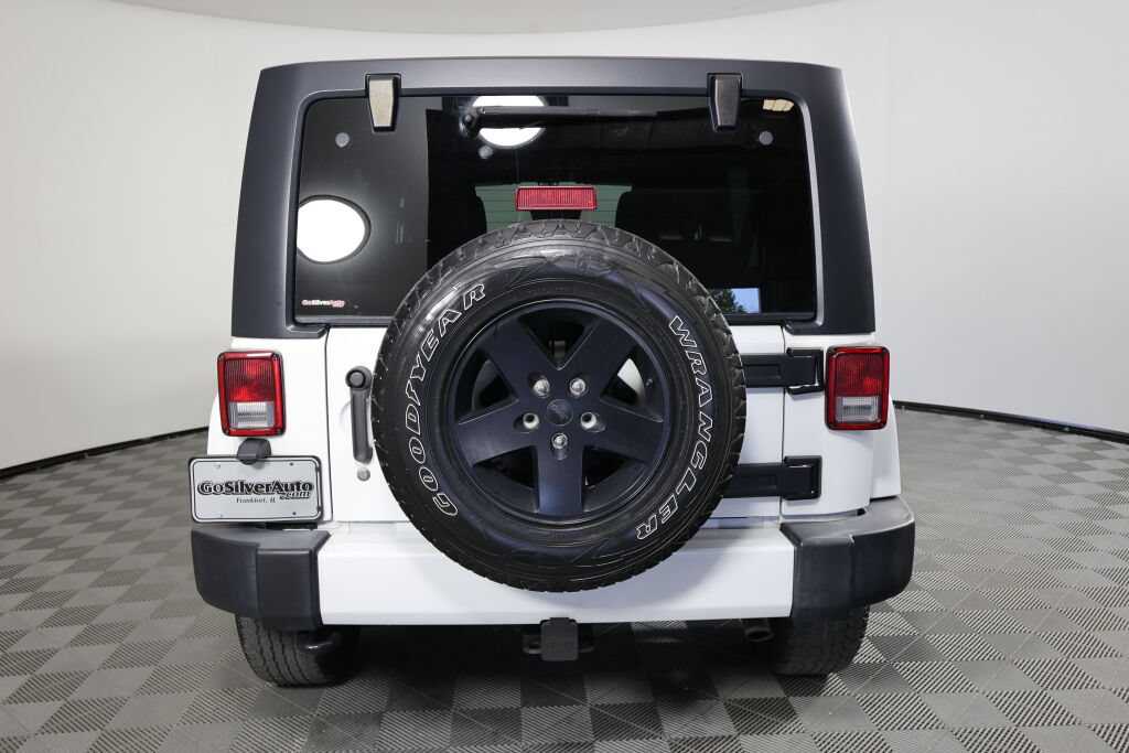Used 2016 Jeep Wrangler Unlimited Sahara w/ Connectivity Group AWD/4WD image 3