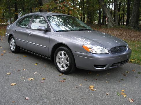 Used 2007 Ford Taurus SEL image 1