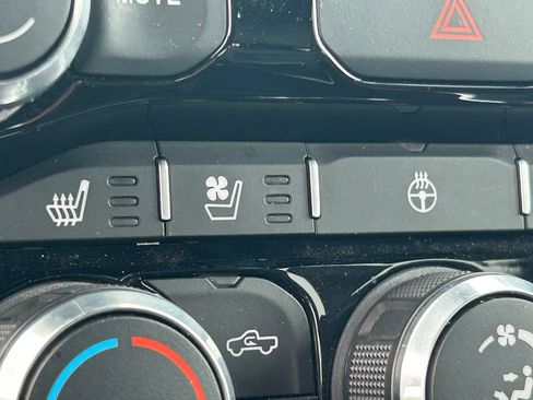 Used 2024 RAM 1500 Laramie AWD/4WD image 16