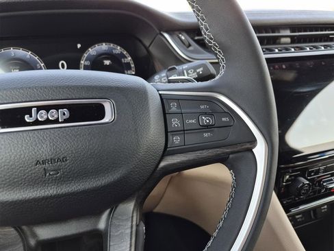 Used 2023 Jeep Grand Cherokee Limited image 21