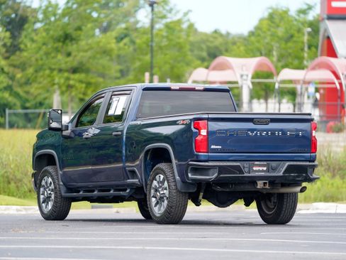 Used 2021 Chevrolet Silverado 2500 Custom w/ Custom Value Package AWD/4WD image 3