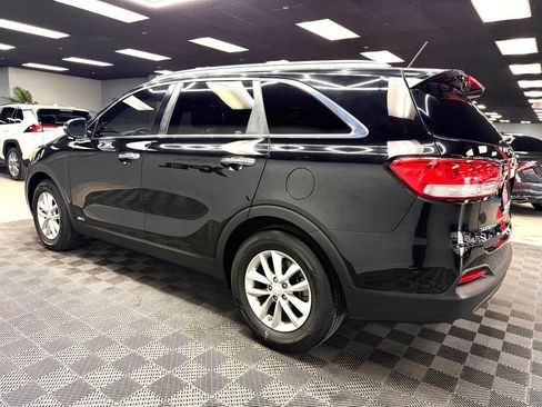 Used 2017 Kia Sorento AWD image 9