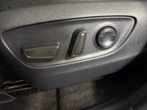 Used 2025 Toyota RAV4 XLE AWD/4WD image 21