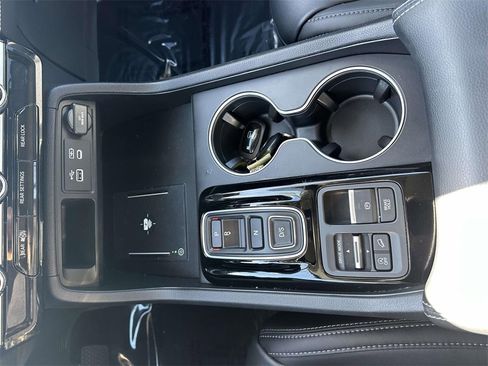 Certified 2025 Honda Pilot Touring image 18