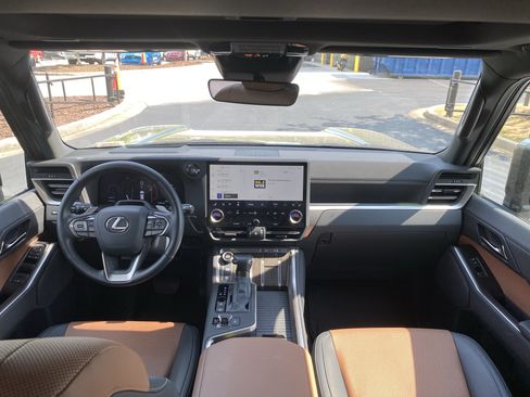Used 2025 Lexus GX 550 w/ Accessory Package (2T) AWD/4WD image 25
