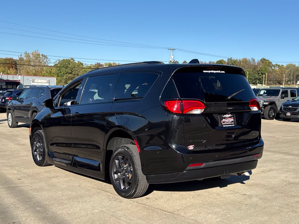 Used 2020 Chrysler Pacifica Limited w/ Advanced Safetytec Group FWD image 6