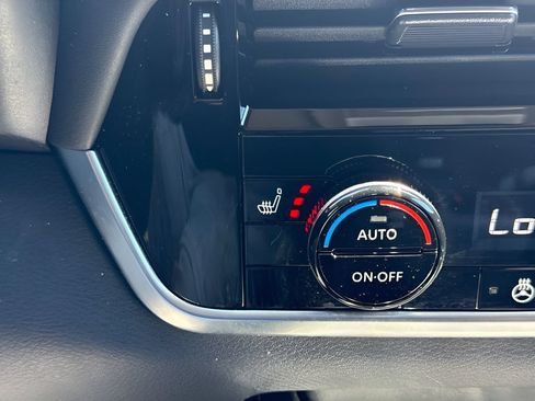 Used 2023 Nissan Rogue SL FWD image 12