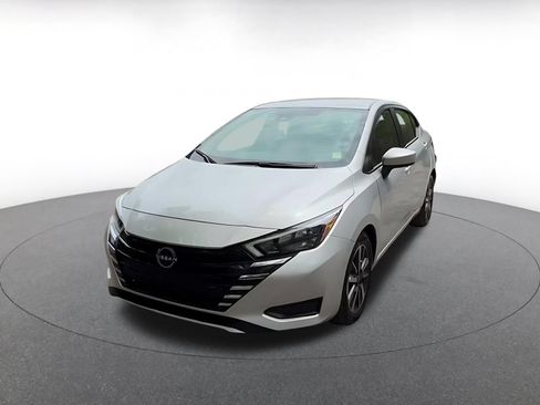 Used 2025 Nissan Versa SV FWD image 7