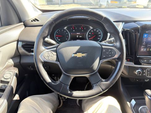 Used 2020 Chevrolet Traverse LT image 29