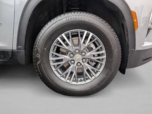 Used 2025 Chevrolet Traverse LT image 28
