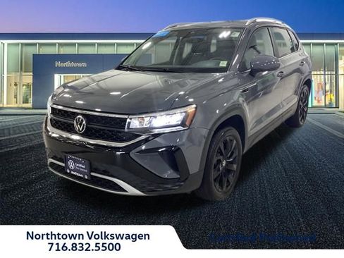 Used 2023 Volkswagen Taos SE w/ Panoramic Sunroof Package AWD/4WD image 1