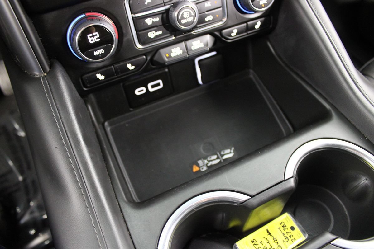 Used 2024 Chevrolet Suburban LT RWD image 14