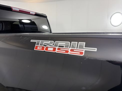 Used 2022 Chevrolet Silverado 1500 Custom Trail Boss w/ Safety Confidence Package AWD/4WD image 19