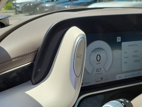 Used 2025 Genesis G90 3.5T AWD/4WD image 24