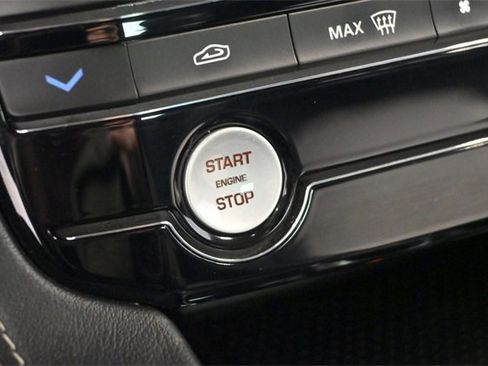 Used 2017 Jaguar F-PACE R-Sport image 28