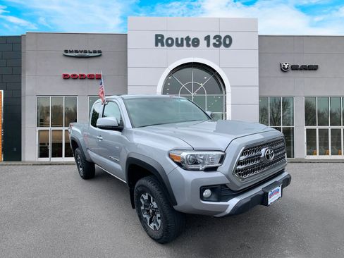 Used 2016 Toyota Tacoma TRD Off-Road w/ Premium & Technology Package AWD/4WD image 27