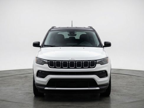 Used 2025 Jeep Compass Limited image 2