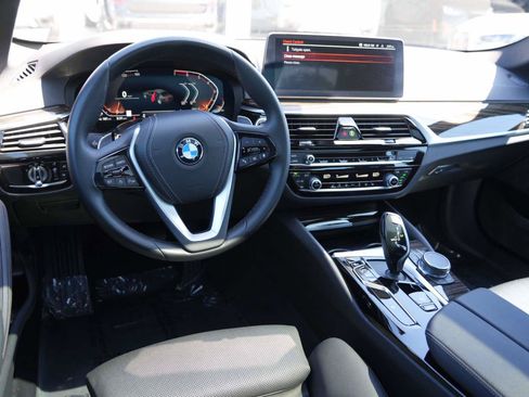Used 2023 BMW 530i w/ Convenience Package RWD image 7