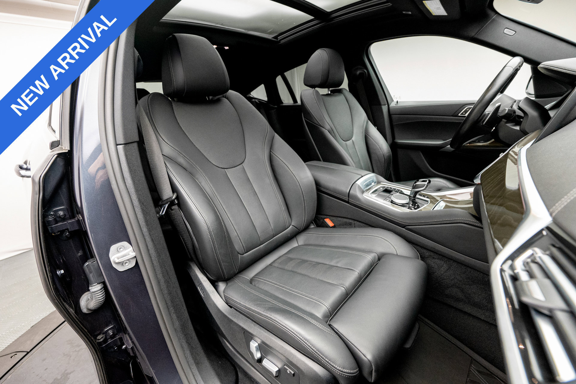 Used 2022 BMW X6 xDrive40i w/ M Sport Package AWD/4WD image 15