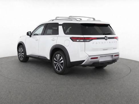Used 2024 Nissan Pathfinder SL AWD/4WD image 3