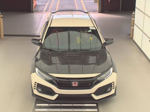 Used 2017 Honda Civic Type R image 2