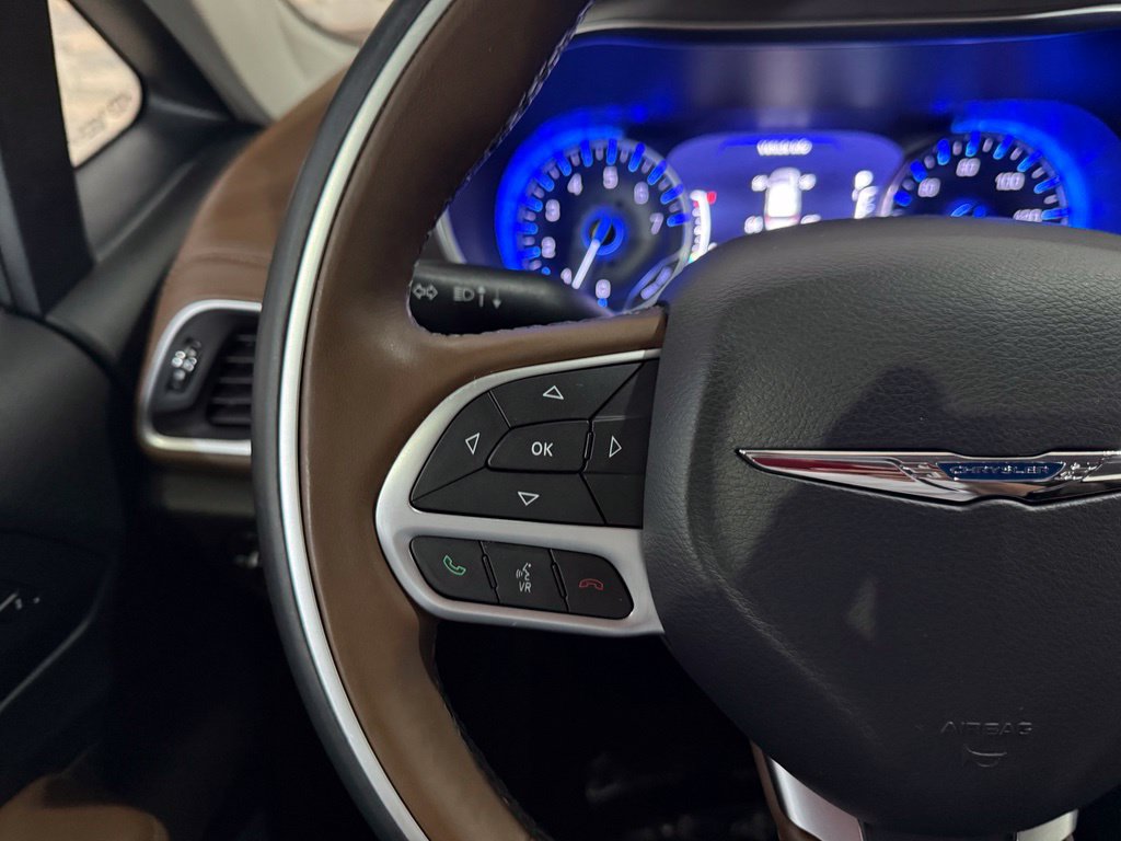 Used 2017 Chrysler Pacifica Limited w/ UConnect Theater Package FWD image 16
