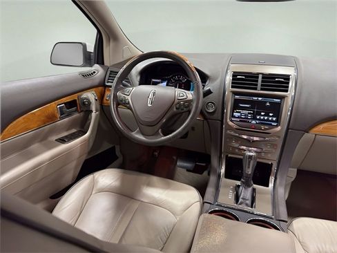 Used 2014 Lincoln MKX FWD w/ Equipment Group 101A image 25