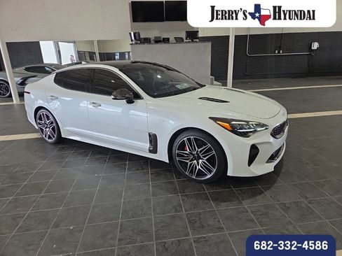 Used 2022 Kia Stinger GT1 RWD image 2