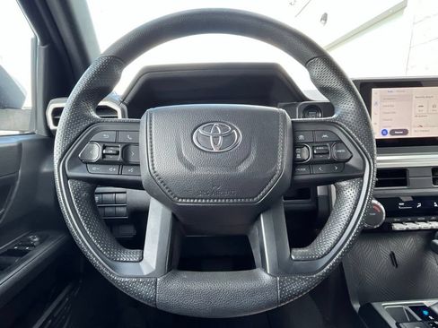 Used 2025 Toyota Tacoma SR5 AWD/4WD image 11