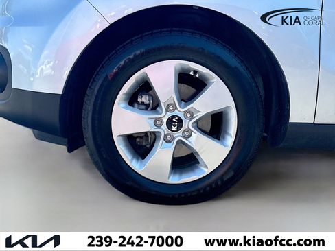 Used 2018 Kia Soul Base image 35