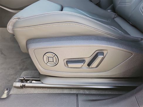 New 2025 Audi Q3 2.0T Premium image 18