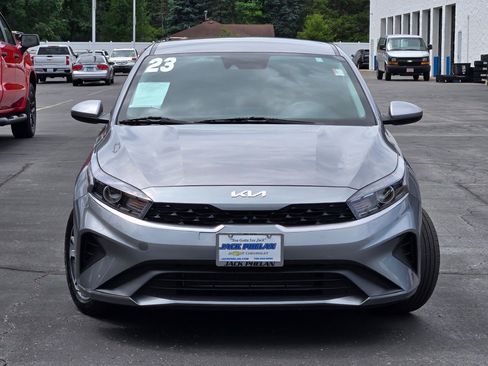 Used 2023 Kia Forte LXS image 3