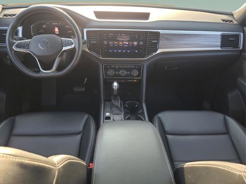 Used 2022 Volkswagen Atlas Cross Sport SE w/ Panoramic Sunroof Package image 12