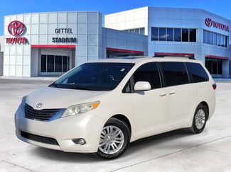 Used 2016 Toyota Sienna XLE w/ XLE Navigation Package video 1