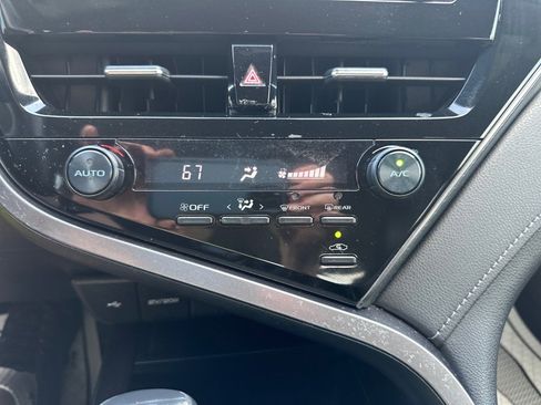 Used 2021 Toyota Camry SE image 29