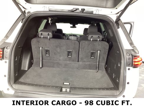 Used 2022 Chevrolet Traverse LT image 10