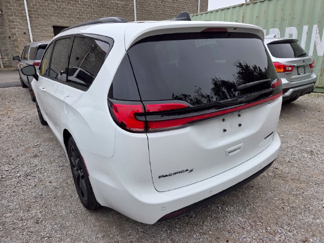 Used 2025 Chrysler Pacifica Limited FWD image 7