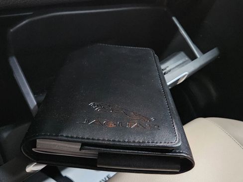 Used 2017 Jaguar F-PACE Premium image 43