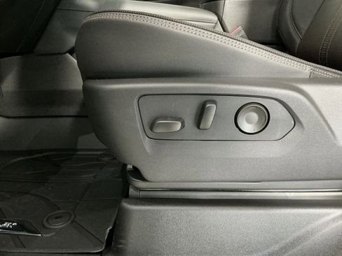 New 2026 Chevrolet Suburban High Country image 22