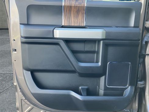 Used 2019 Ford F150 Lariat image 38