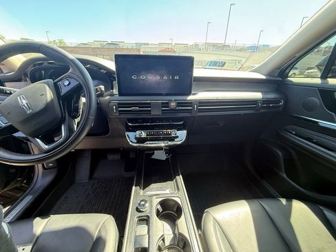 Used 2025 Lincoln Corsair AWD image 14