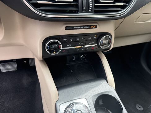 Used 2020 Ford Escape Titanium FWD image 28