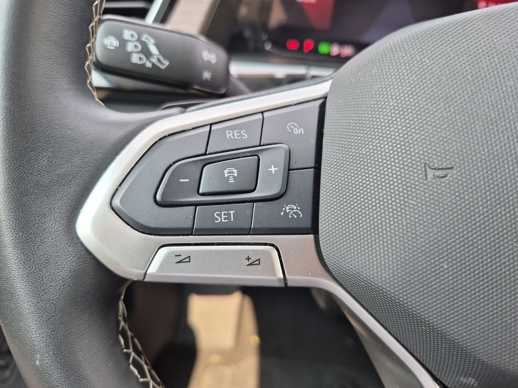 Used 2025 Volkswagen Atlas SEL AWD/4WD image 18