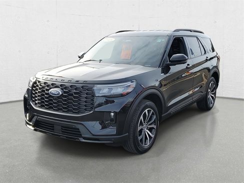 Used 2025 Ford Explorer ST-Line image 4