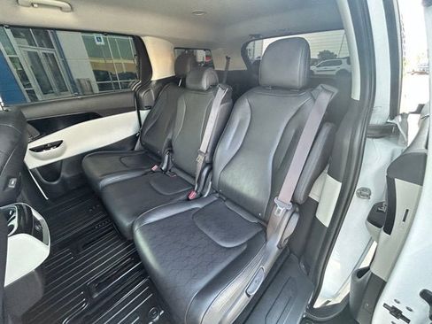 Used 2024 Kia Carnival EX FWD image 9