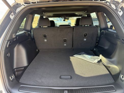 New 2026 Jeep Grand Cherokee Laredo X image 13